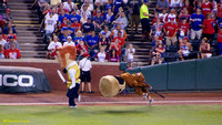 Jim Bowie cuts and runs, while Davy Crocket tries levitation.... hmmm